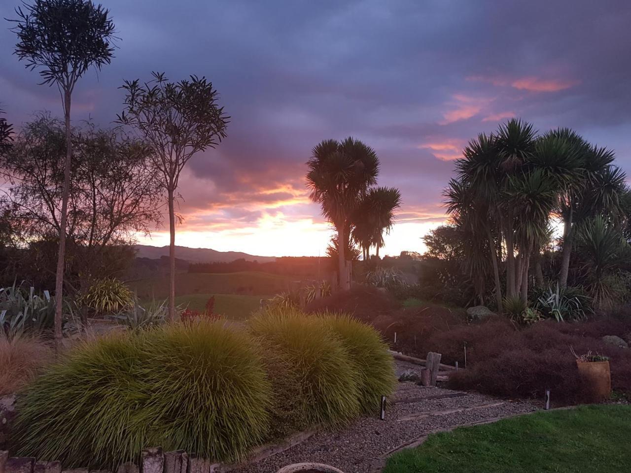 Above The River Karapiro Bed & Breakfast Екстериор снимка