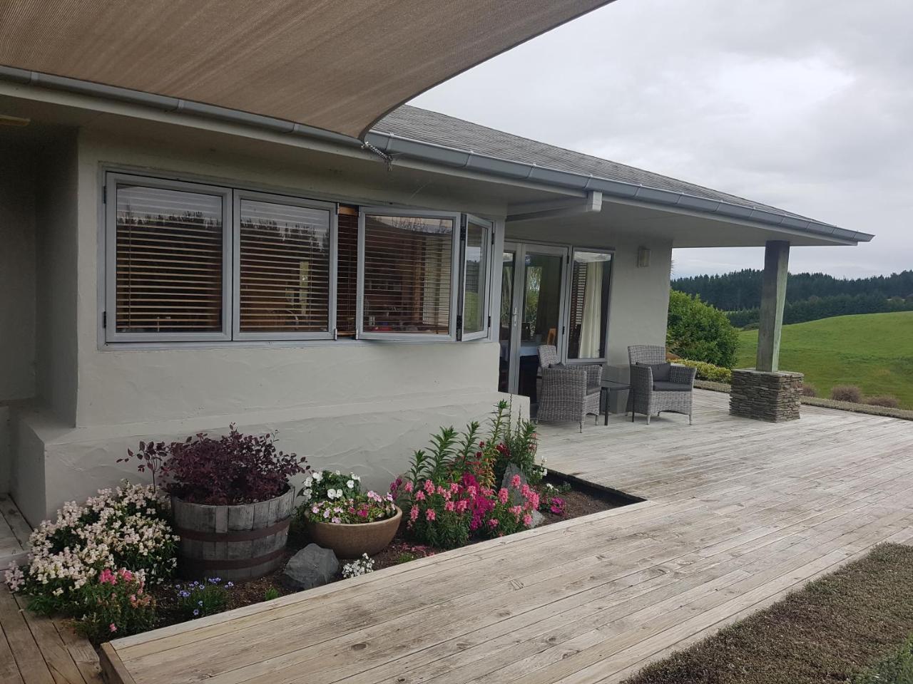 Above The River Karapiro Bed & Breakfast Екстериор снимка